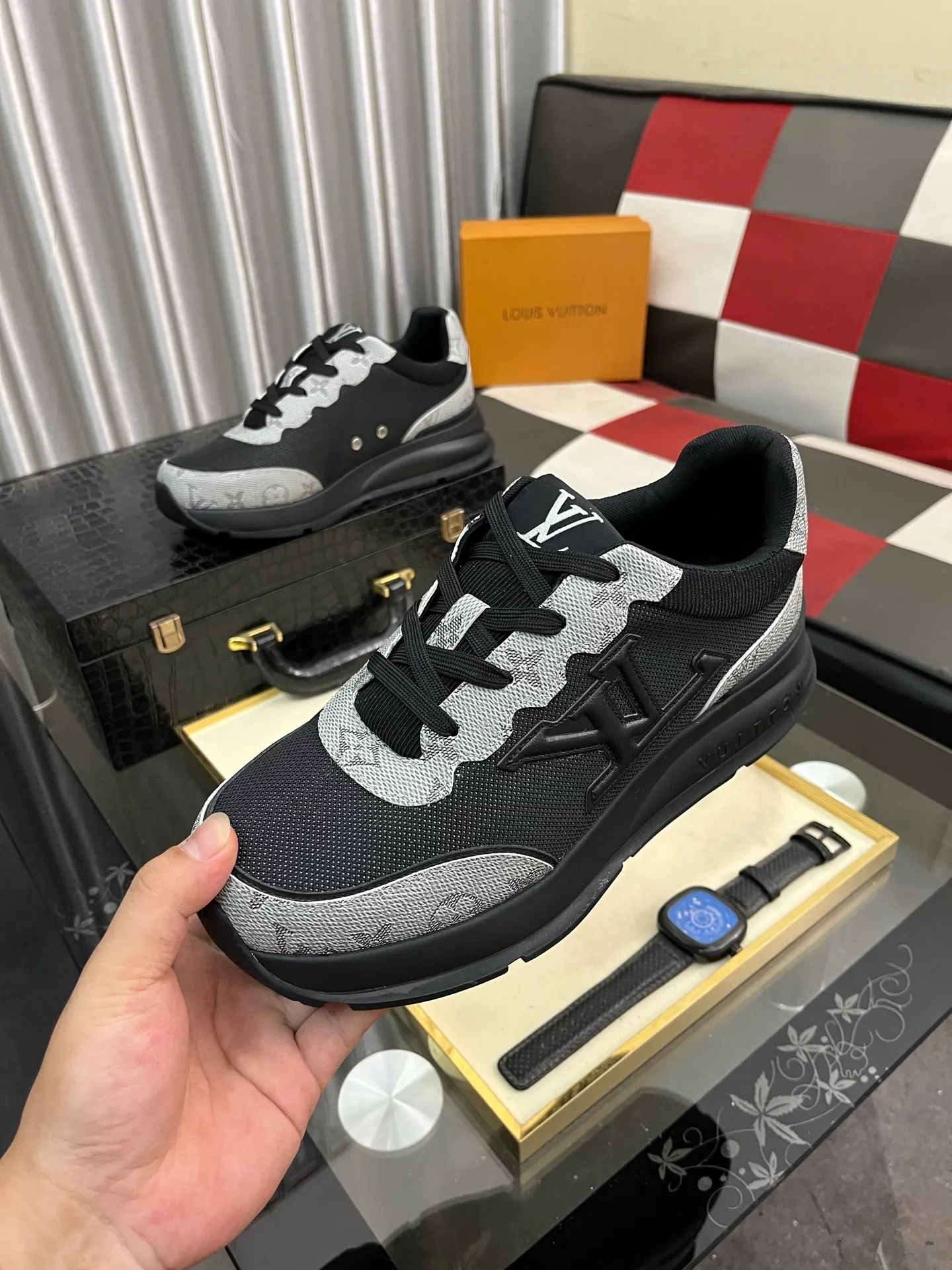 Men's shoes 💰458⌚️⌚️【LOUlS VUlTTON】Louis Vuitton ~ unique and casual style. LV counter purchasing 🏃casual shoes😍😍 are on sale at the men's counter at the same time. Italian imported brands select top-layer Italian cowhide. 🐑Sheepskin lining (refuses to discolor and grind feet) Sole: Original sole specially provided by the original factory 🎬Better in kind Code number: 38-443⃣️Color selection